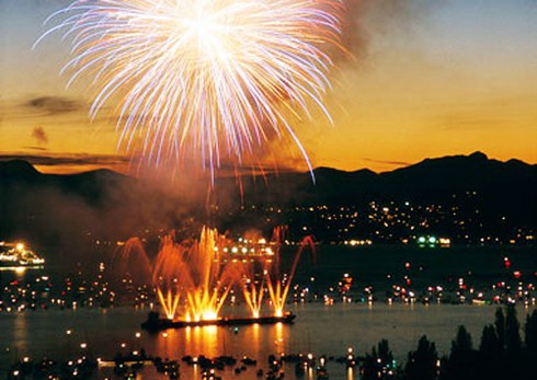 Pháo hoa Đà Nẵng mở màn Lễ hội Ánh sáng Vancouver 2012