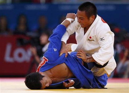 Trọng tài Olympic hủy kết quả vì đám đông phản đối