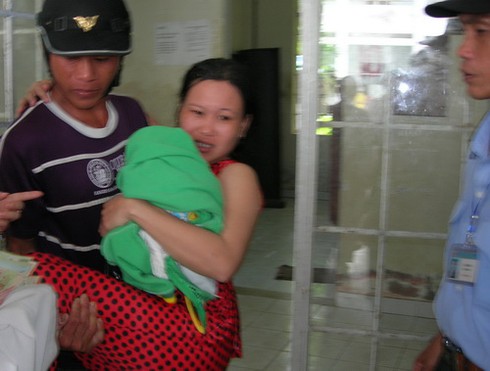 Lốc xoáy ở miền Tây, hàng trăm ngôi nhà sập và tốc mái
