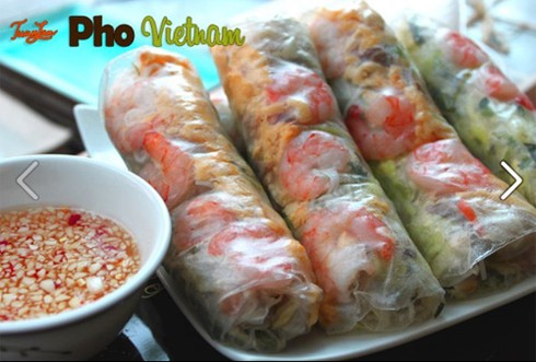 Dân Séc xếp hàng dài chờ ăn phở Việt