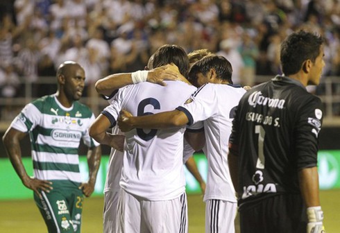 ‘Bàn thắng rùa’ của Khedira giúp Real hạ ĐKVĐ Mexico