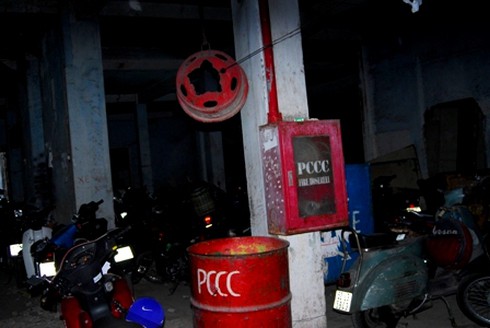 Sống trong chung cư sắp sập giữa Sài Gòn