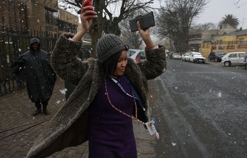 Nam Phi hào hứng đón tuyết rơi