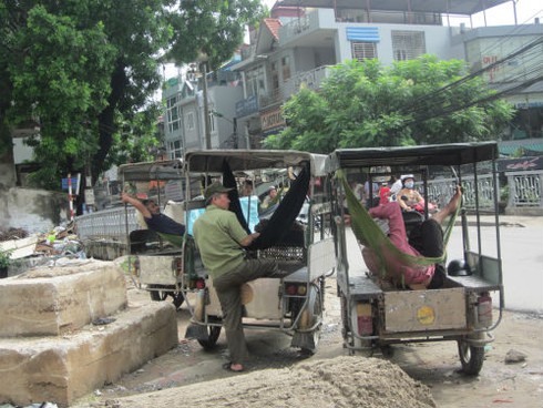 Xe 3 bánh tự chế `đói` khách