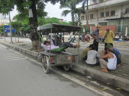 Xe 3 bánh tự chế `đói` khách