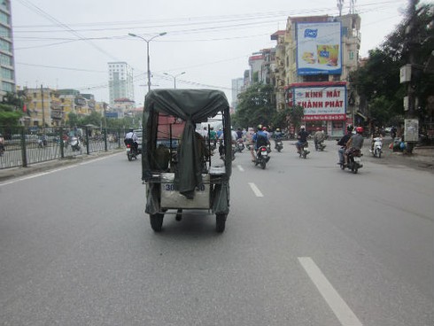 Xe 3 bánh tự chế `đói` khách