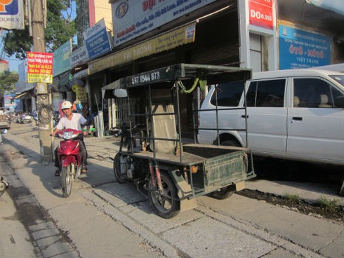 Xe 3 bánh tự chế `đói` khách