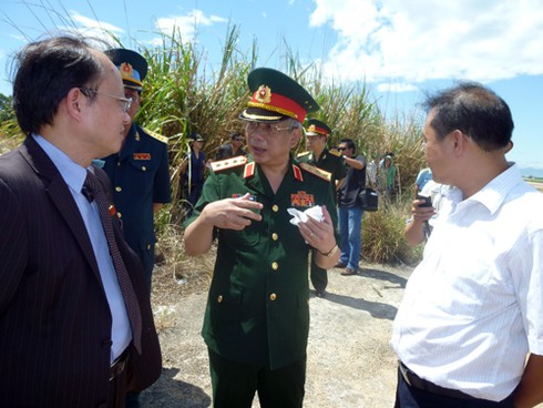 Sen vẫn nở trong điểm nhiễm độc dioxin cạnh sân bay Đà Nẵng