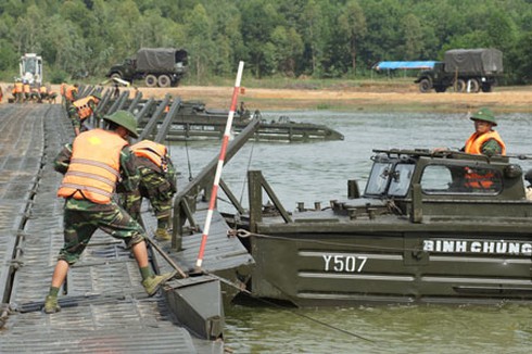 Quân đội diễn tập cứu hộ cứu nạn quy mô lớn