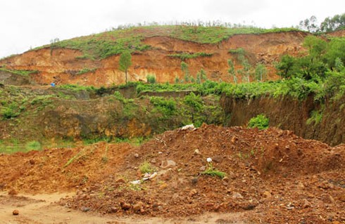 Núi Hồng Lĩnh kỳ vĩ bị `xẻ thịt` bán