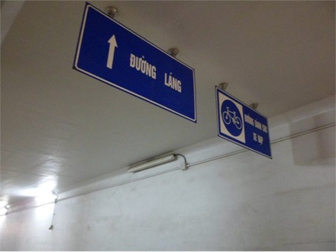 Hầm đường bộ Ngã Tư Sở 'bốc mùi'