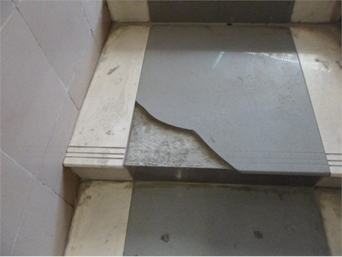 Hầm đường bộ Ngã Tư Sở 'bốc mùi'