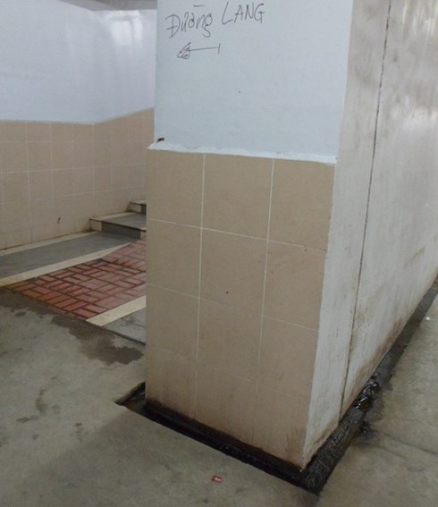 Hầm đường bộ Ngã Tư Sở 'bốc mùi'