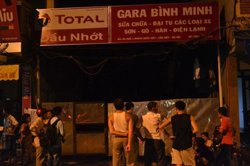 Nổ lớn, gara ô tô bị thiêu rụi