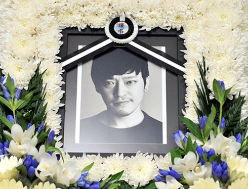 Sao 'God of war' qua đời vì tai nạn xe máy