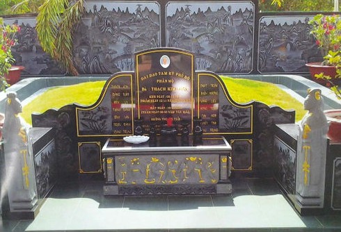 Ngôi mộ đặc biệt của 'bà bán bún nghìn tỷ'