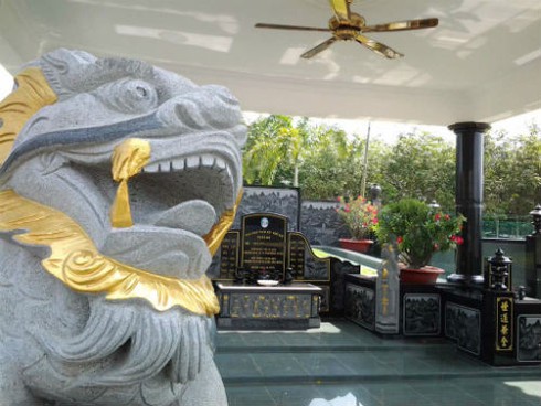 Ngôi mộ đặc biệt của 'bà bán bún nghìn tỷ'