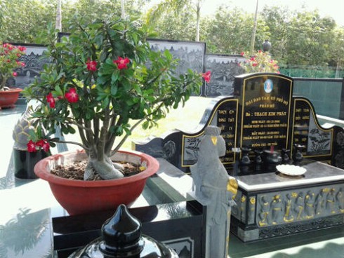 Ngôi mộ đặc biệt của 'bà bán bún nghìn tỷ'