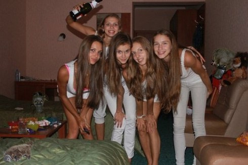 Hình ảnh đời thường nhí nhảnh của các nữ VĐV Nga