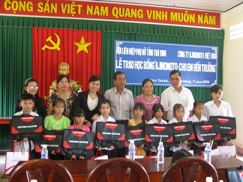 Tiếp sức đến trường cho con em phụ nữ nghèo