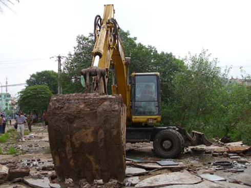 Hà Nội: Cưỡng chế giải tỏa nhà xưởng “mọc” trên bãi trông xe