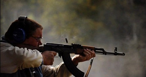 Dân Mỹ tiêu thụ 40% súng AK47 của Nga