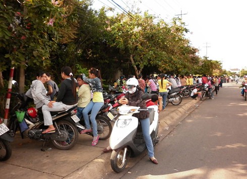 Bình Dương: Hơn 1.000 công nhân may đình công