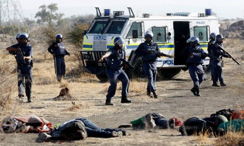 Nam Phi:Cảnh sát nổ súng vào cuộc đình công, 18 người thiệt mạng