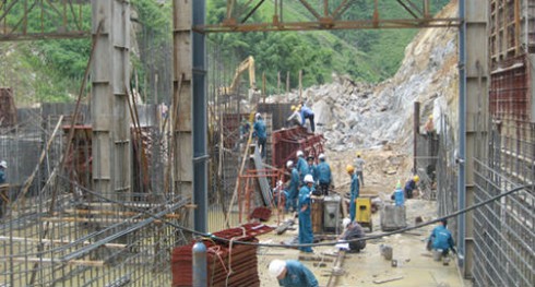 Sập hầm thủy điện tập thể, vùi lấp nhiều công nhân