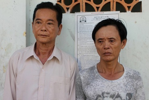 'Đại gia chân đất' thuê người tạt axit bạn gái