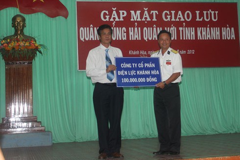 Tỉnh Khánh Hòa tặng ngư dân Trường Sa tàu cá 1,7 tỷ đồng