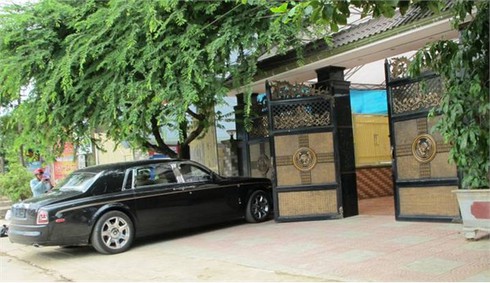 Siêu xe 35 tỷ ở Hà Tĩnh chạy nhiều tháng không treo biển