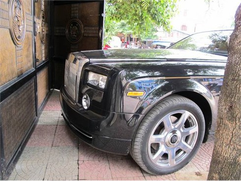 Siêu xe 35 tỷ ở Hà Tĩnh chạy nhiều tháng không treo biển