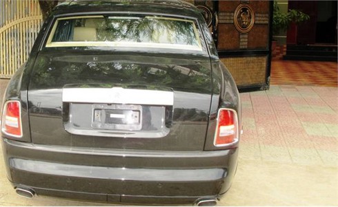 Siêu xe 35 tỷ ở Hà Tĩnh chạy nhiều tháng không treo biển