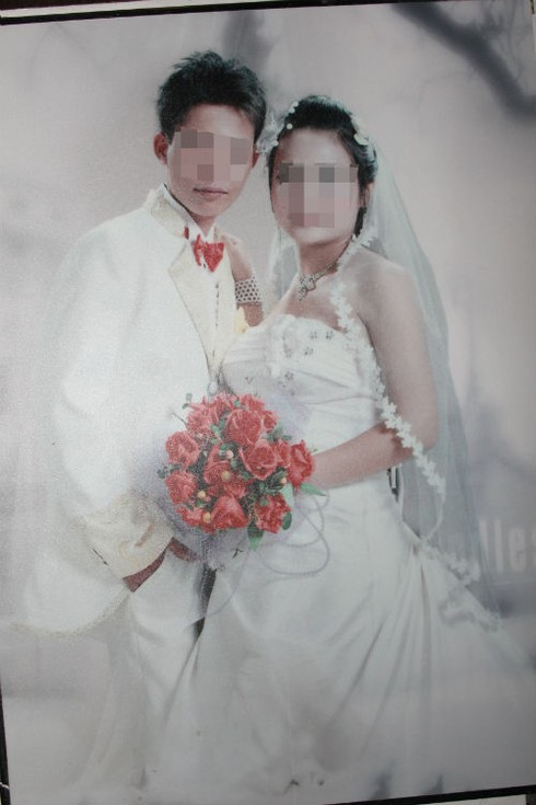 Nữ sinh xinh đẹp được mẹ chồng cứu khỏi 'động quỷ'