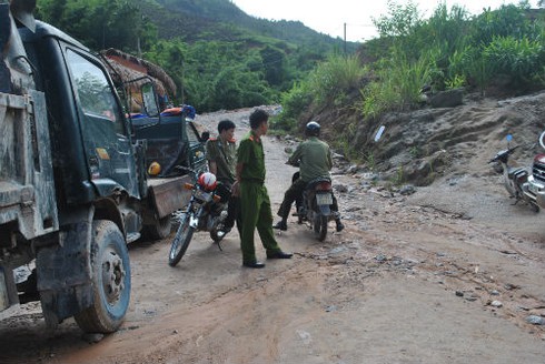 Vụ sập thủy điện: Nhà thầu Trung Quốc lợi dụng phá hiện trường
