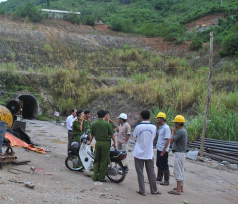 Vụ sập hầm thủy điện: Thu nhiều vật chứng quan trọng