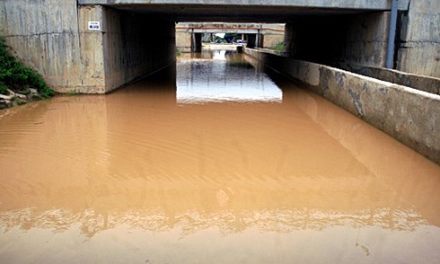 Hầm chui đại lộ Thăng Long, không mưa vẫn ngập
