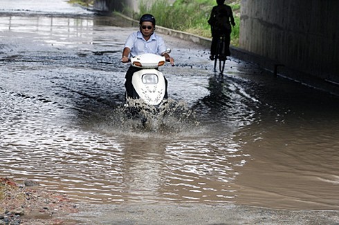 Hầm chui đại lộ Thăng Long, không mưa vẫn ngập