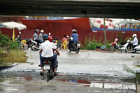 Hầm chui đại lộ Thăng Long, không mưa vẫn ngập