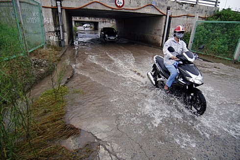 Hầm chui đại lộ Thăng Long, không mưa vẫn ngập