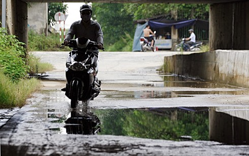 Hầm chui đại lộ Thăng Long, không mưa vẫn ngập