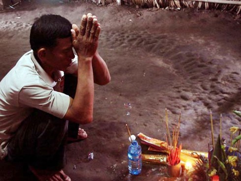 Làm luật tại ngôi mộ tướng cướp Phước 'tám ngón'