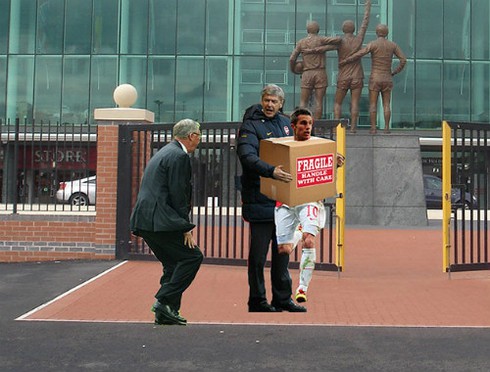 Biếm họa vụ chuyển nhượng bom tấn Van Persie của MU