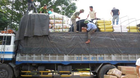 Bắt xe tải chở bánh kẹo bẩn chuyên bán cho học sinh