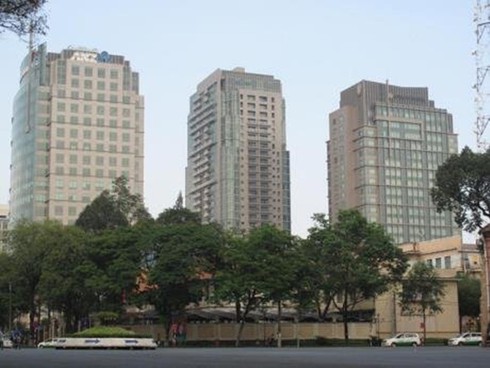 Cao ốc Kumho xả thải vi phạm giữa trung tâm