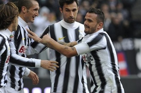 Juve vấp ngã trong ngày đầu xuất quân?