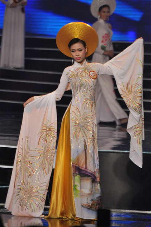 Đặng Thu Thảo đăng quang ngôi Hoa hậu Việt Nam 2012