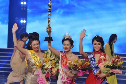 Tân Hoa hậu Việt Nam: 'Em không dễ bị cám dỗ '