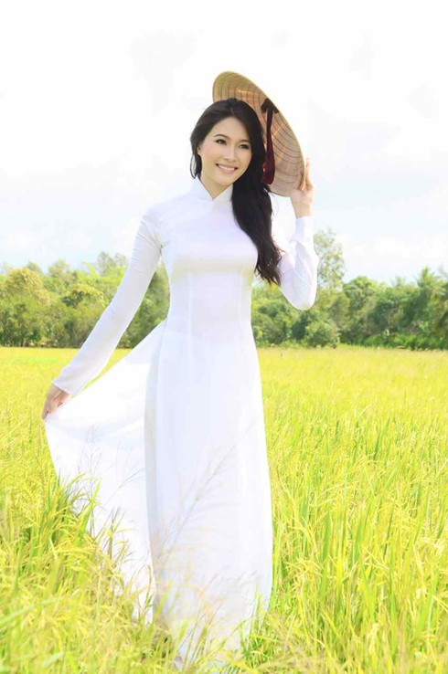 Tân Hoa hậu Việt Nam: 'Em không dễ bị cám dỗ '